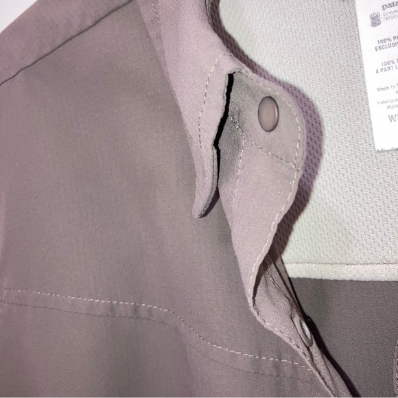 Patagonia Women’s Long Sleeve, Snap closure, Taupe Brown, Lightweight Shirt - Picture 5 of 13
